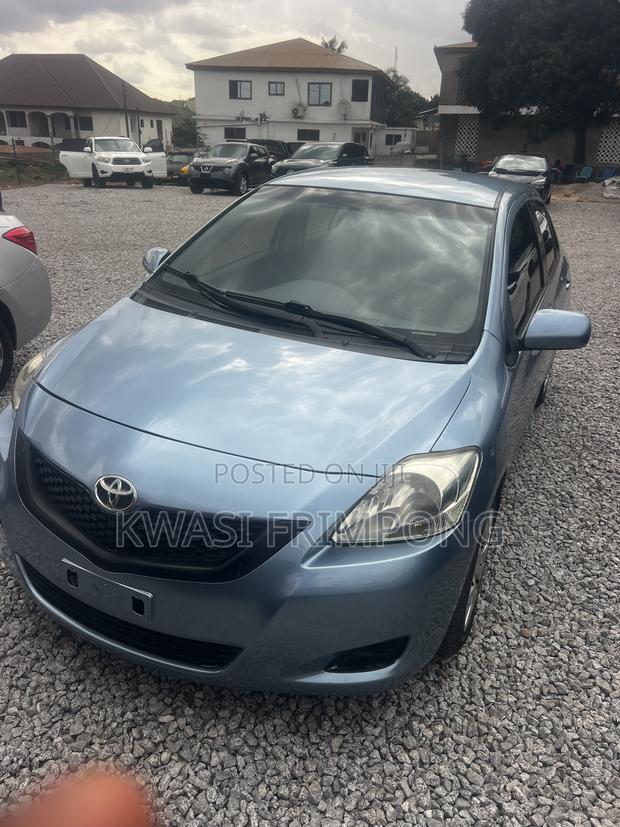 Toyota Yaris 2012 Beige