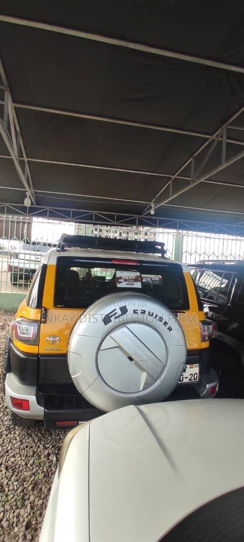 Toyota FJ Cruiser 4dr SUV 4WD (4.0L 6cyl 6M) 2014 Yellow