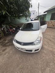 Nissan Versa 1.8 S Hatchback 2012 White for sale