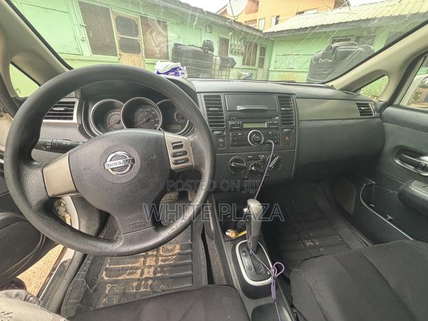 Nissan Versa 1.8 S Hatchback 2012 White