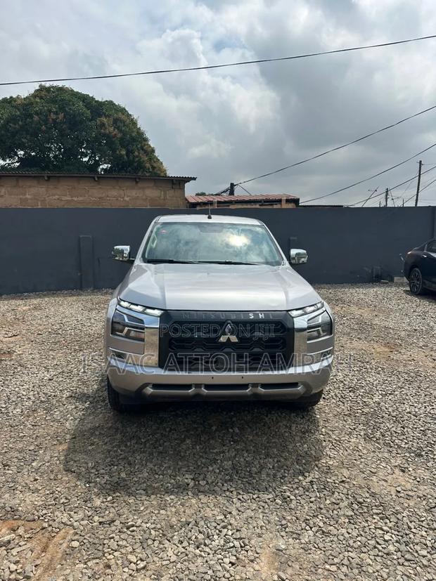 Mitsubishi L200 2024 Gray