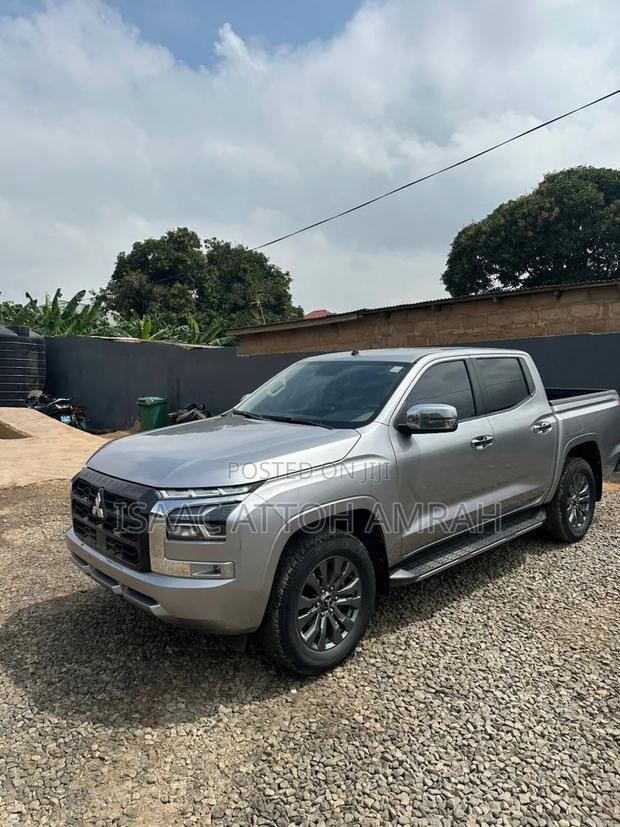 Mitsubishi L200 2024 Gray