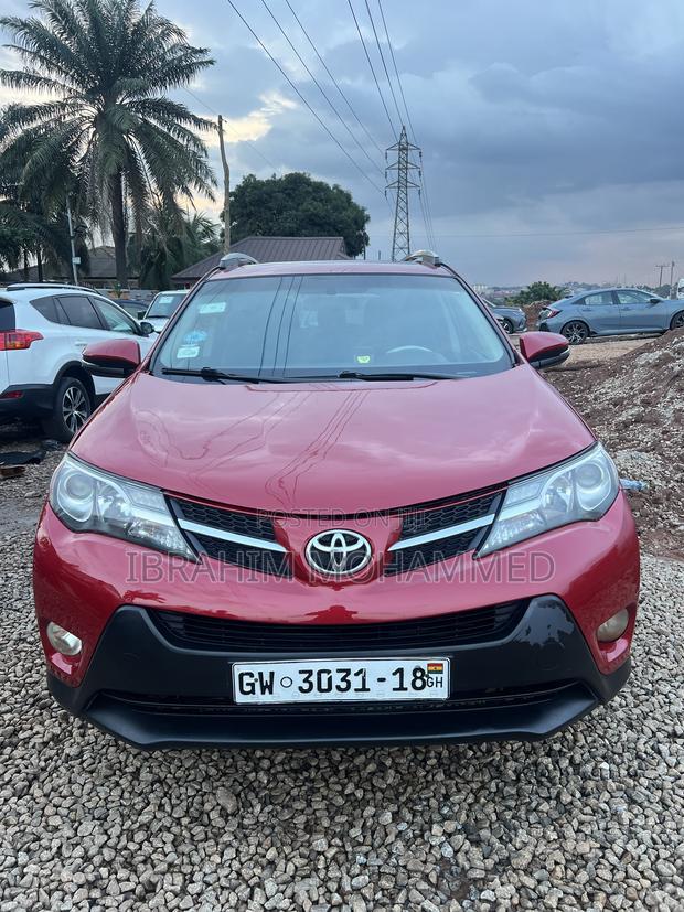 Toyota RAV4 XLE 4dr SUV (2.5L 4cyl 6A) 2014 Gold