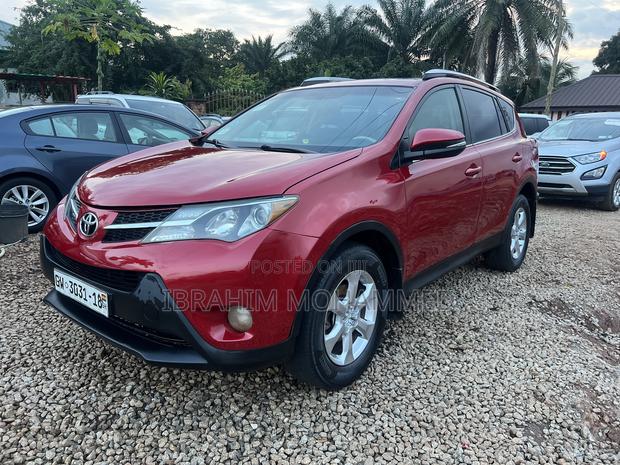 Toyota RAV4 XLE 4dr SUV (2.5L 4cyl 6A) 2014 Gold