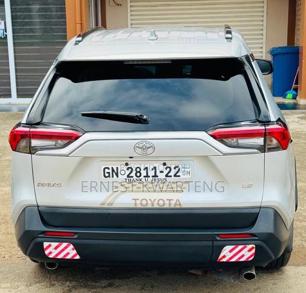 Toyota RAV4 LE AWD 2020 White