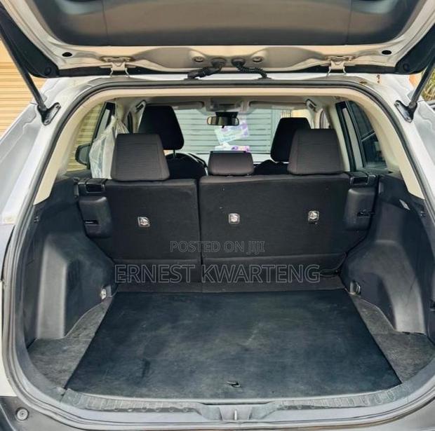 Toyota RAV4 LE AWD 2020 White