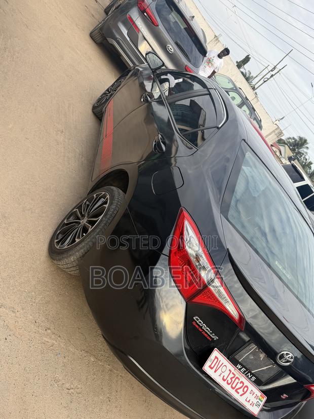 Toyota Corolla 2016 Black
