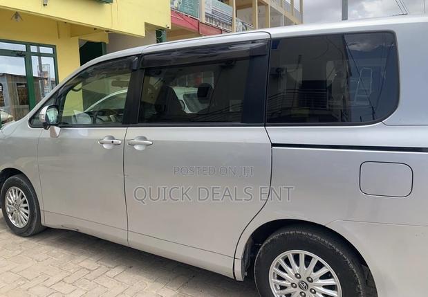 Toyota Voxy 2013 Silver