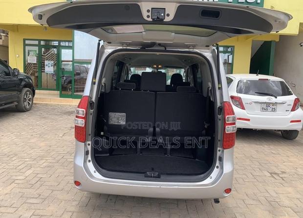 Toyota Voxy 2013 Silver