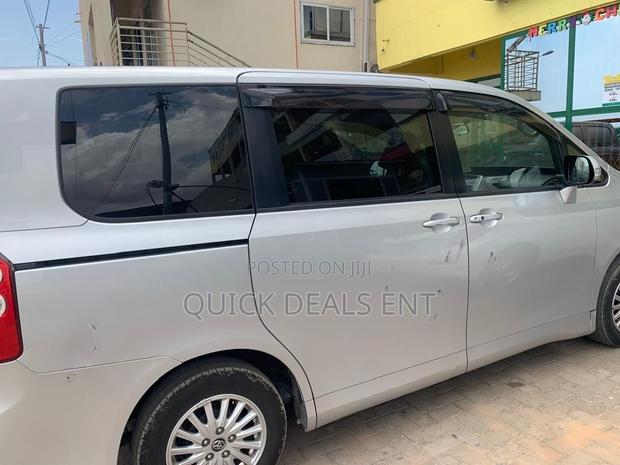 Toyota Voxy 2013 Silver