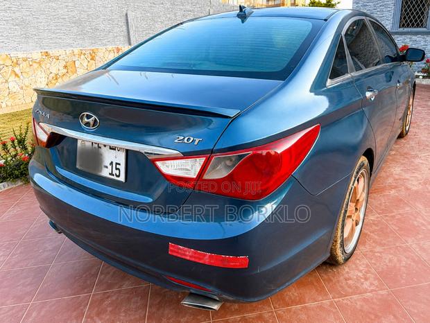 Hyundai Sonata Limited 2.0T Sedan (2.0L 4cyl 6A) 2013 Blue