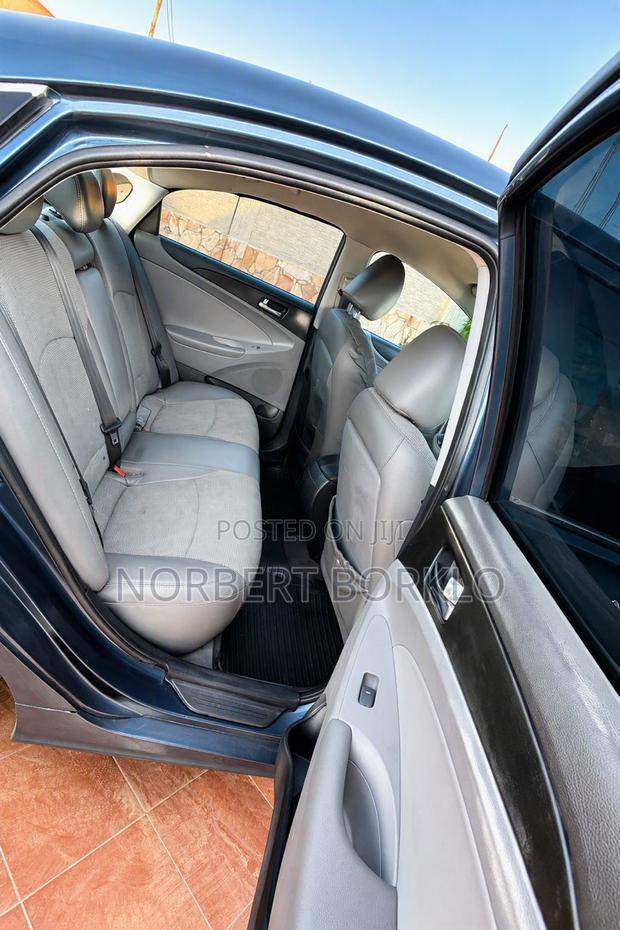 Hyundai Sonata Limited 2.0T Sedan (2.0L 4cyl 6A) 2013 Blue