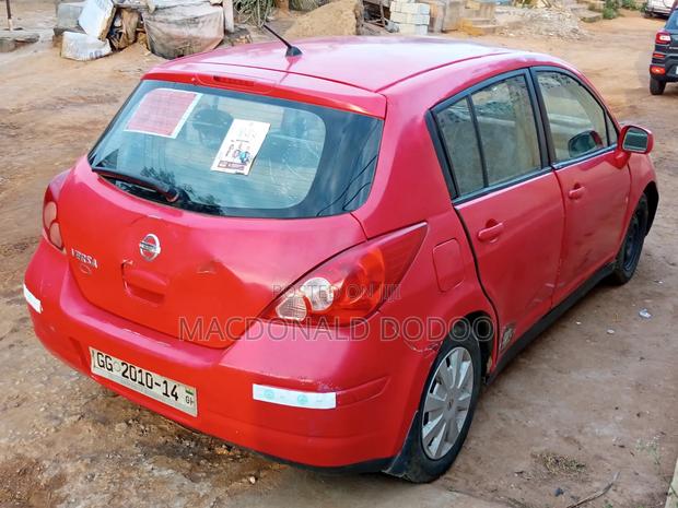 Nissan Versa 2010 Red