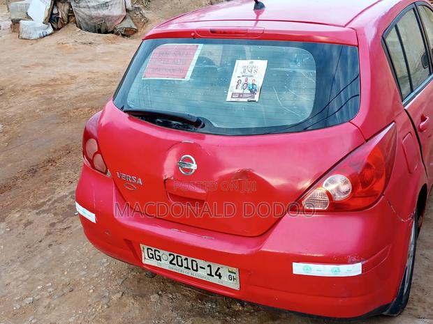 Nissan Versa 2010 Red