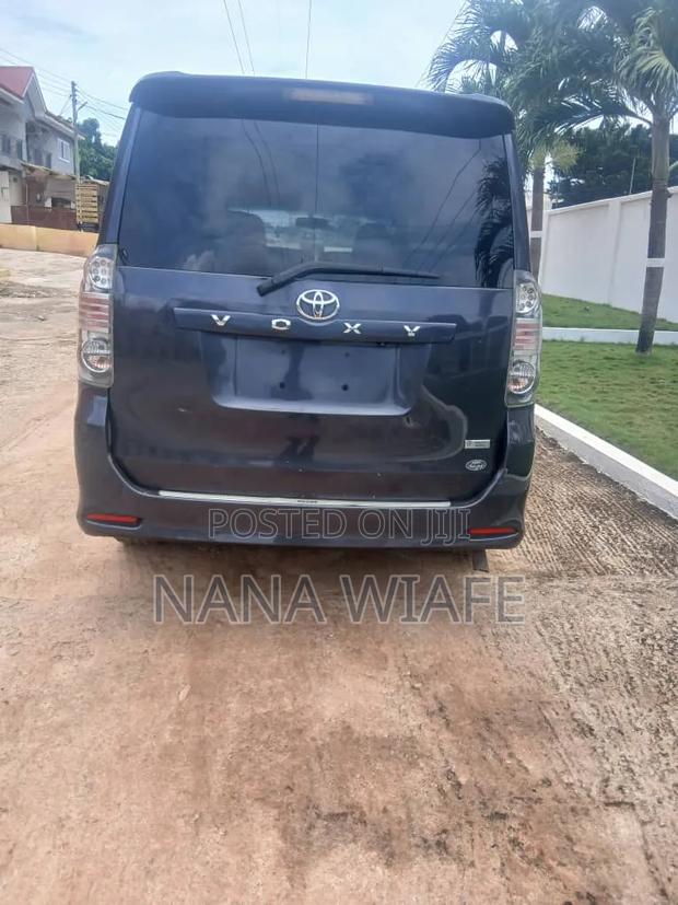 Toyota Voxy 2011 Black