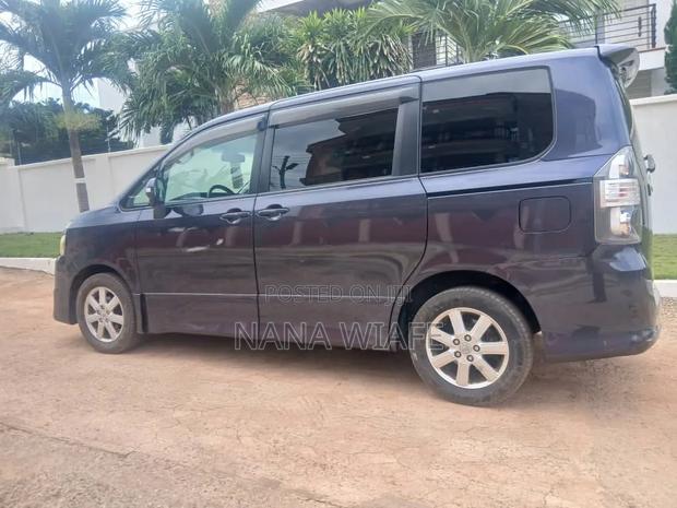 Toyota Voxy 2011 Black