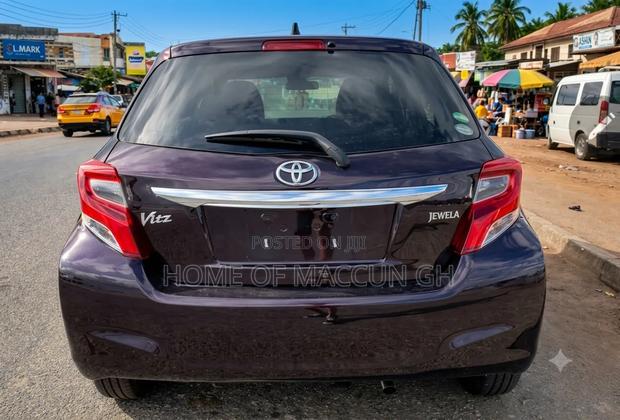 Toyota Vitz 1.3 AWD 5dr 2015