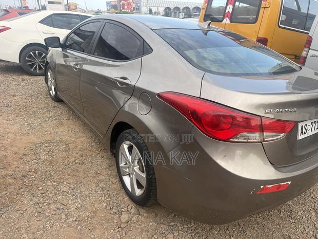Hyundai Elantra GLS Sedan FWD (1.8L 4cyl 6M) 2013 Brown