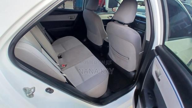 Toyota Corolla LE Plus 4dr Sedan (1.8L 4cyl CVT) 2016 White
