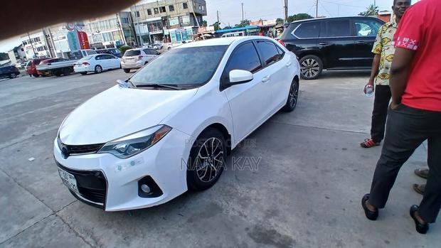 Toyota Corolla LE Plus 4dr Sedan (1.8L 4cyl CVT) 2016 White