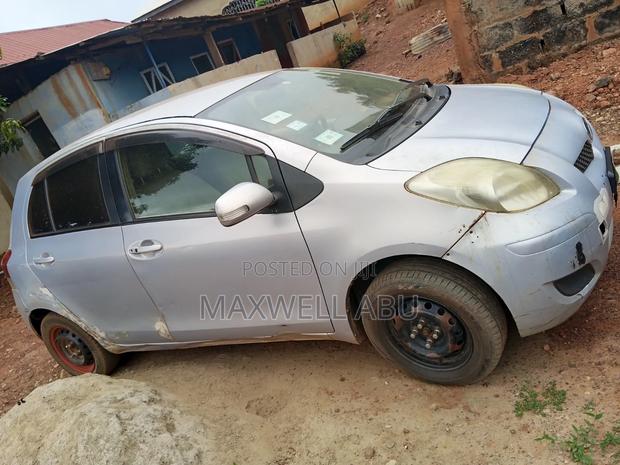 Toyota Vitz 2010 Silver