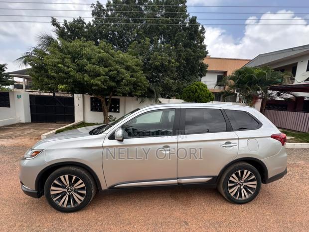 Mitsubishi Outlander SE FWD 2020 Gray