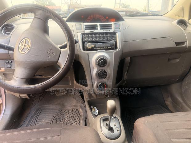 Toyota Vitz 1.0 FWD 5dr 2010