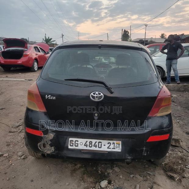 Toyota Vitz 1.0 FWD 5dr 2010 Black