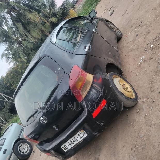 Toyota Vitz 1.0 FWD 5dr 2010 Black