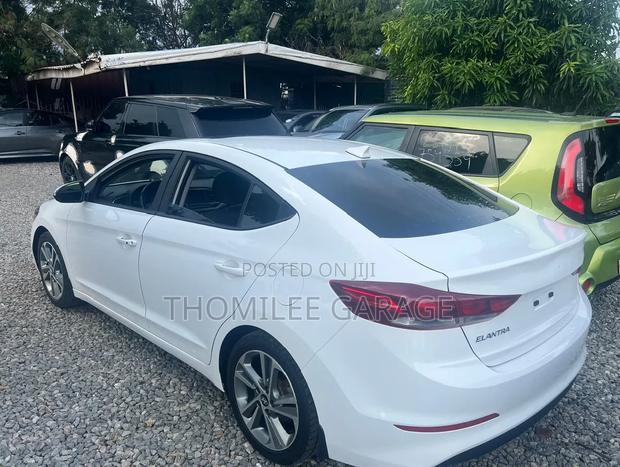 Hyundai Elantra 2017 White