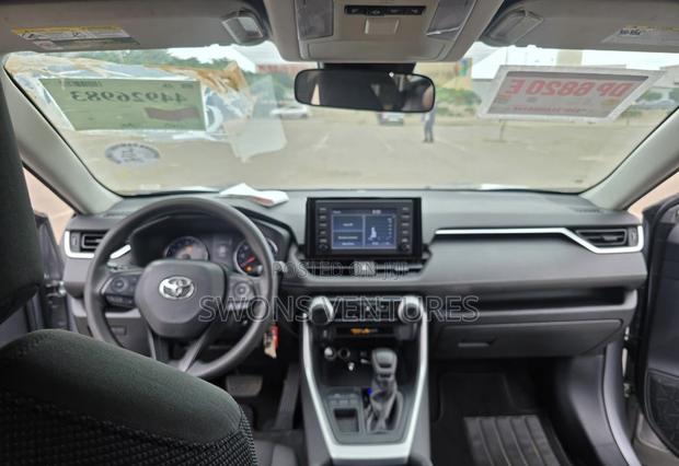 Toyota RAV4 LE AWD 2020 Silver