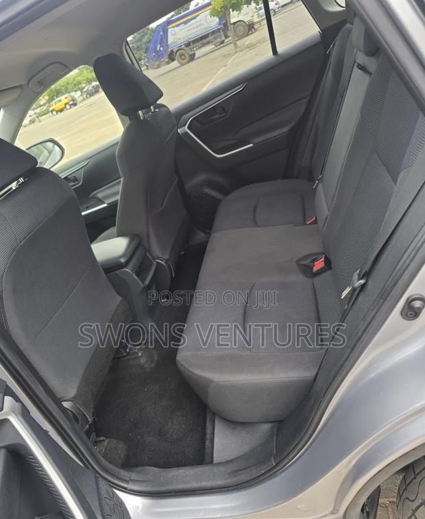 Toyota RAV4 LE AWD 2020 Silver