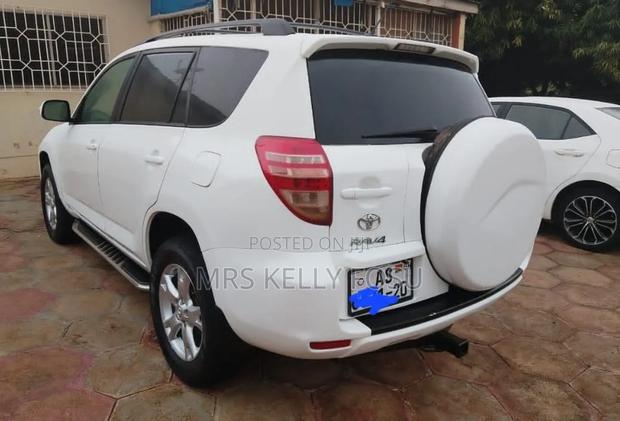 Toyota RAV4 2012 White