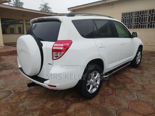 Toyota RAV4 2012 White