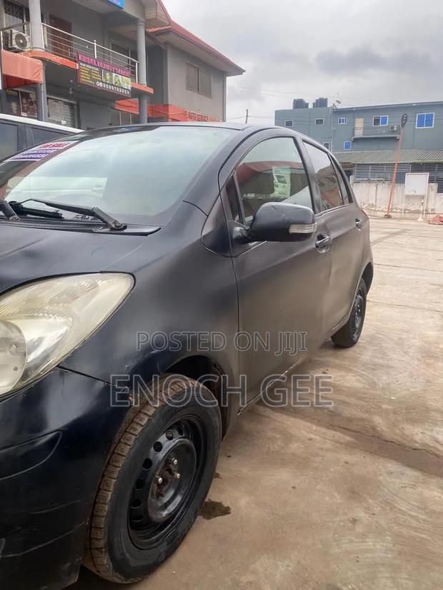 Toyota Vitz 2013 Black