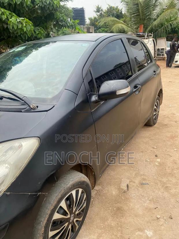 Toyota Vitz 2013 Black