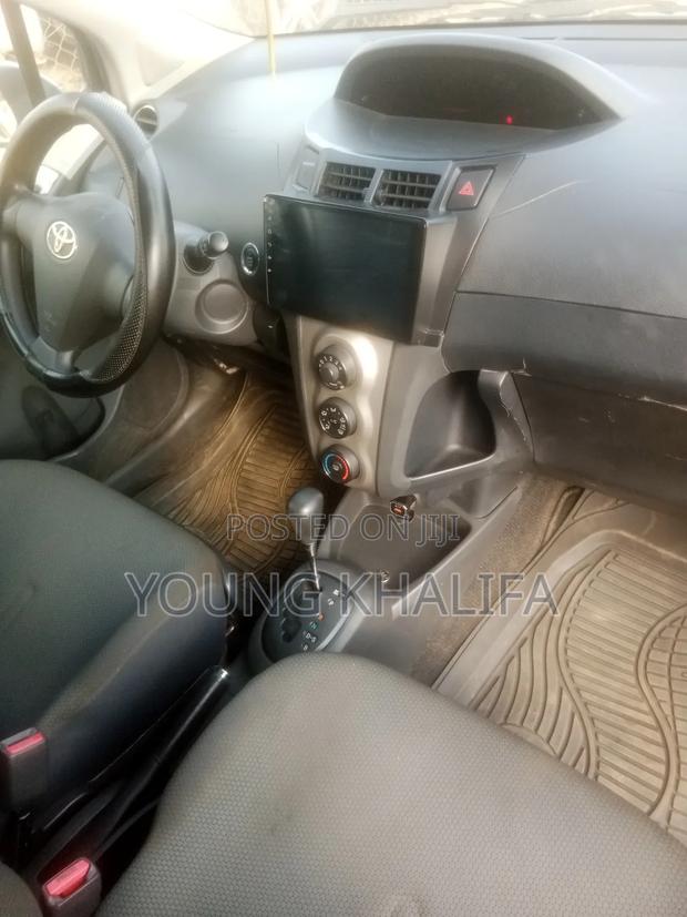 Toyota Vitz 2010 Blue