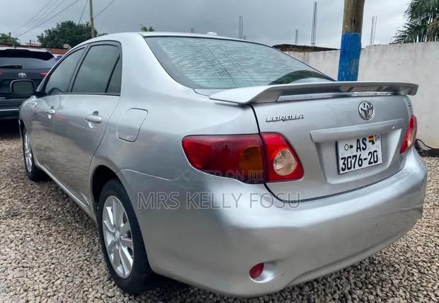 Toyota Corolla 2010 Silver