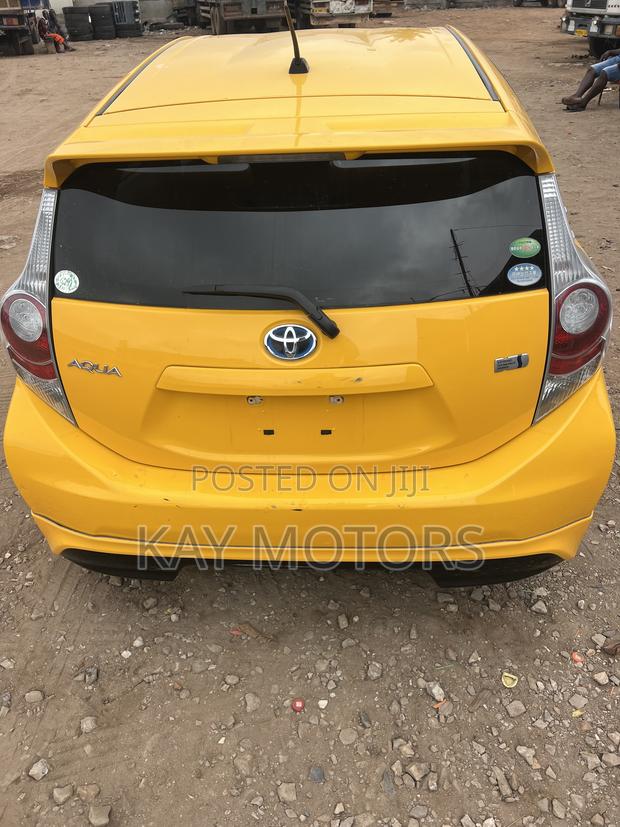 Toyota Aqua 2015 Yellow