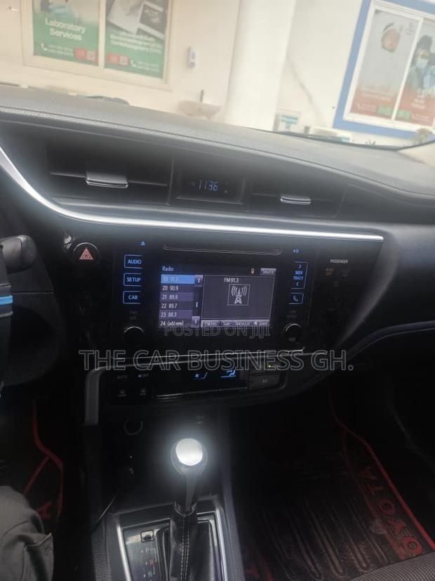 Toyota Corolla SE 4dr Sedan (1.8L 4cyl CVT) 2017 Black