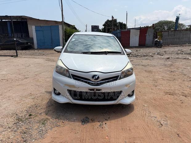 Toyota Vitz 1.5 FWD 5dr 2011 White