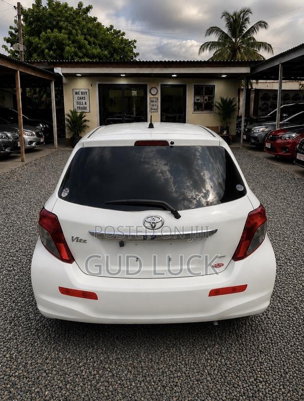 Toyota Vitz 1.3 FWD 3dr 2012 Pearl