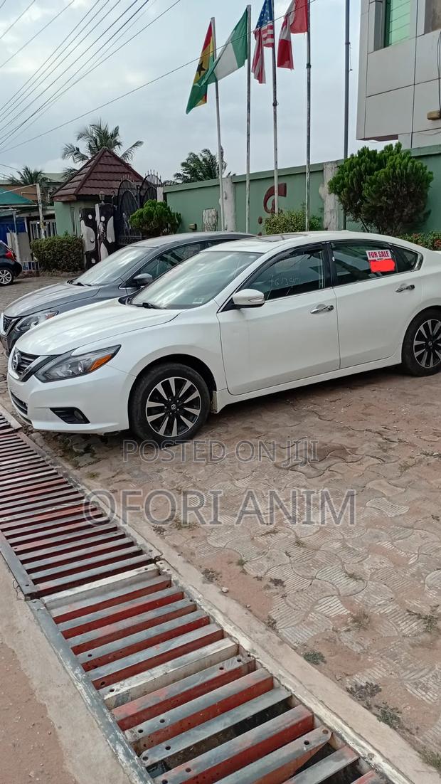 Nissan Altima 2018 White