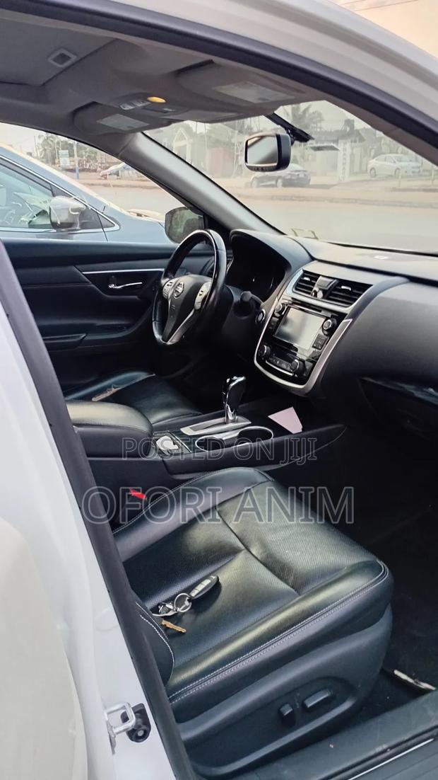Nissan Altima 2018 White