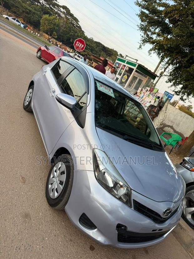 Toyota Vitz 1.3 AWD 5dr 2013 Silver