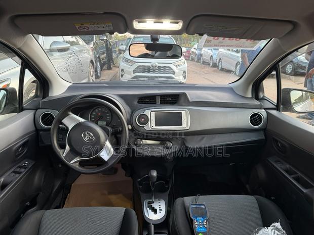Toyota Vitz 1.3 AWD 5dr 2013 Silver