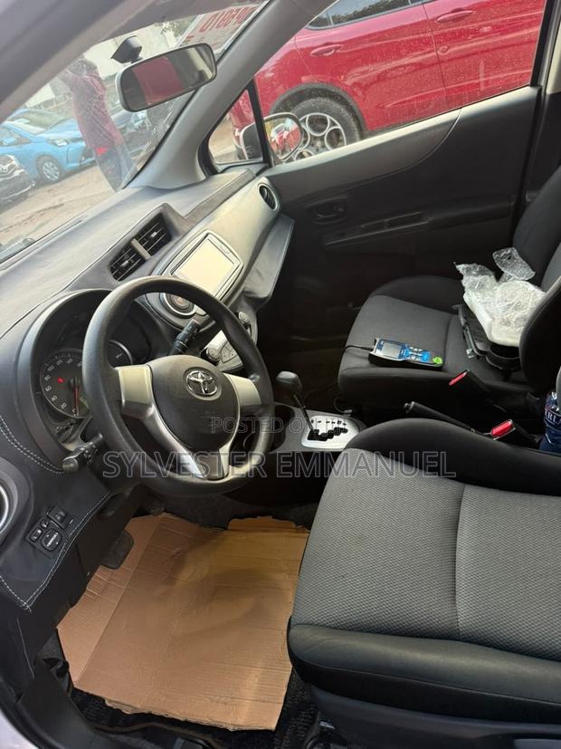 Toyota Vitz 1.3 AWD 5dr 2013 Silver