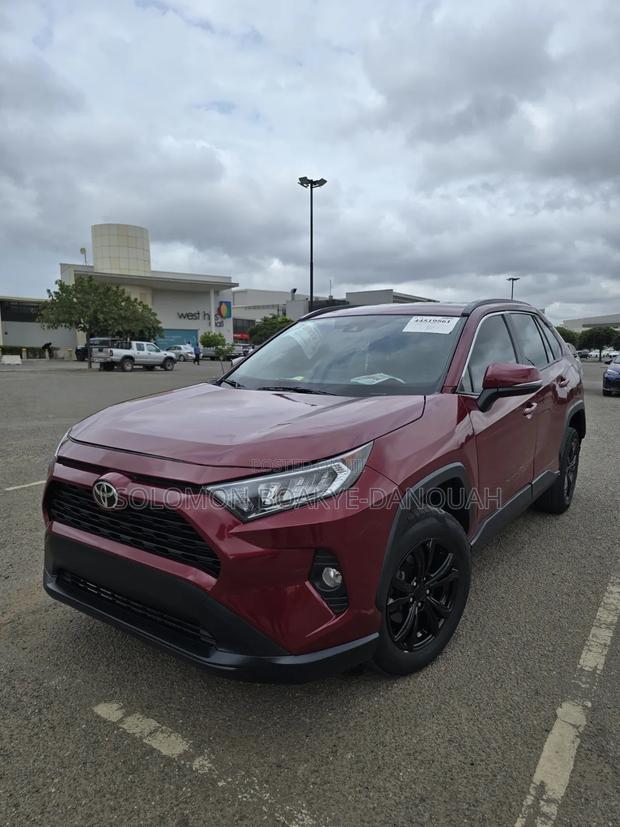 Toyota RAV4 LE FWD 2020