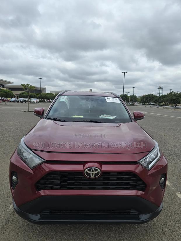 Toyota RAV4 LE FWD 2020