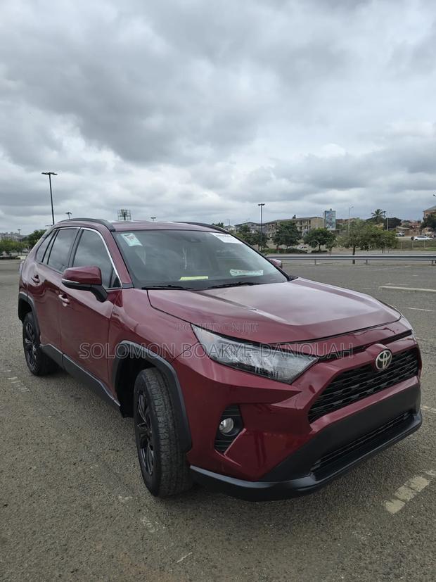 Toyota RAV4 LE FWD 2020